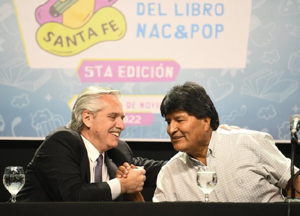 ALBERTO FERNÁNDEZ: 'La adversidad es la derecha'. El presidente participó de la Feria del Libro en Santa Fe con Evo Morales.