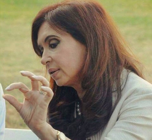 ¿LOS ÑOQUIS DEL 29?, NO, LOS ÑOQUIS RADICALES. Cristina Kirchner ordenó dar de baja 40 contratos en el Senado.