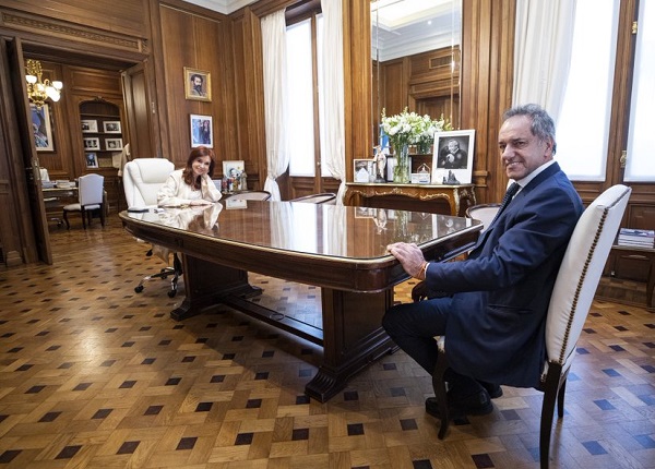 CRISTINA: 'HABLAMOS CON EL RESPETO DE SIEMPRE'. La vicepresidenta recibió en su despacho a Daniel Scioli.