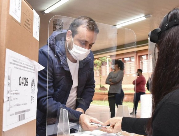 MISIONES ABRIÓ EL CALENDARIO ELECTORAL Y SE IMPONE EL CANDIDATO OFICIALISTA. Juntos por el Cambio apenas roza el 21% de los votos.