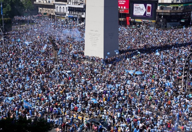 ARGENTINA MÁS MANIJA QUE NUNCA. Los festejos poblaron cada rincón del país tras el triunfo de la Selección Argentina en el Mundial. 