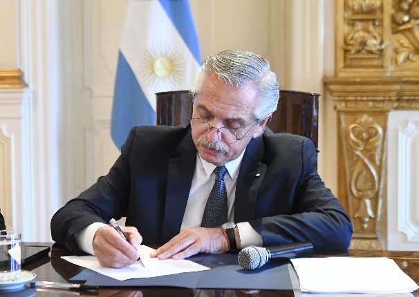 ALBERTO FERNÁNDEZ FIRMÓ EL DECRETO DEL PLIEGO DE LA JUEZA ANA MARÍA FIGUEROA. Había sido aprobado por el Senado la semana pasada.